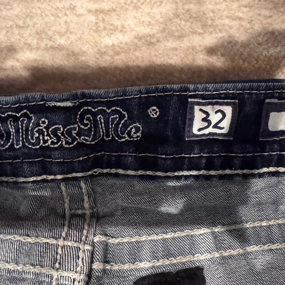 Miss Me Bootcut Jeans Size 32 | Embellished Cross Pockets | Distressed Hem - Picture 5 of 6
